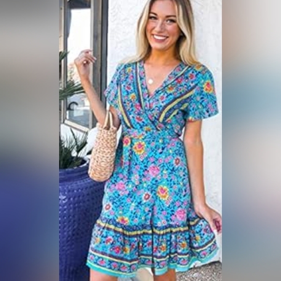 Dresses & Skirts - Zesica Bohemian V Neck Floral Wrap Dress Medium